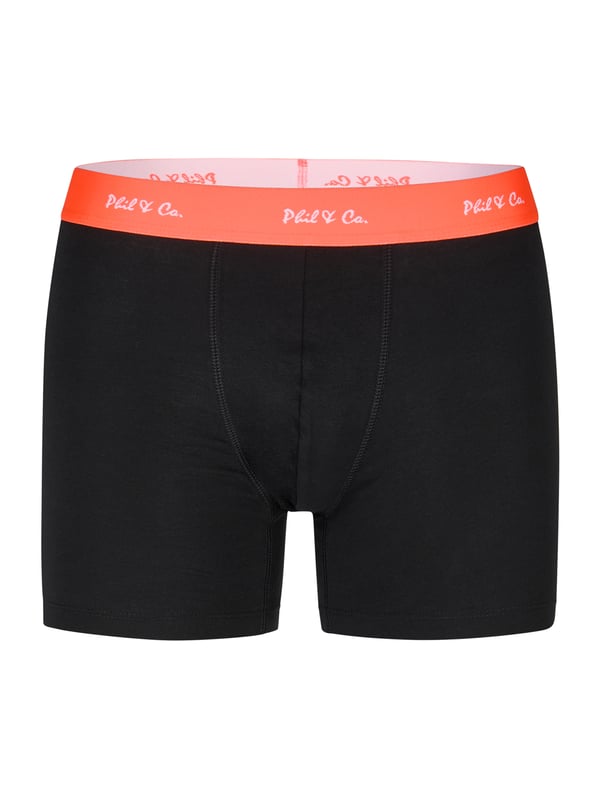 Trunks in een multi-pack van Phil & Co; voor iedereen die van comfortabel houdt! De sets bestaan uit drie retro shorts in verschillende designs. De liefdevol ontworpen zwembroeken voegen variatie toe aan je garderobe. De materiaalmix van zacht katoen en comfortabele stretchvezels garandeert vormbehoud en comfort. De shorts hebben geen irriterende naden bij het zitvlak. De brede contrasterende tailleband geeft de shorts de finishing touch en zorgt ervoor dat de shorts niet afzakken en blijven zitten waar ze horen, zelfs onder druk.