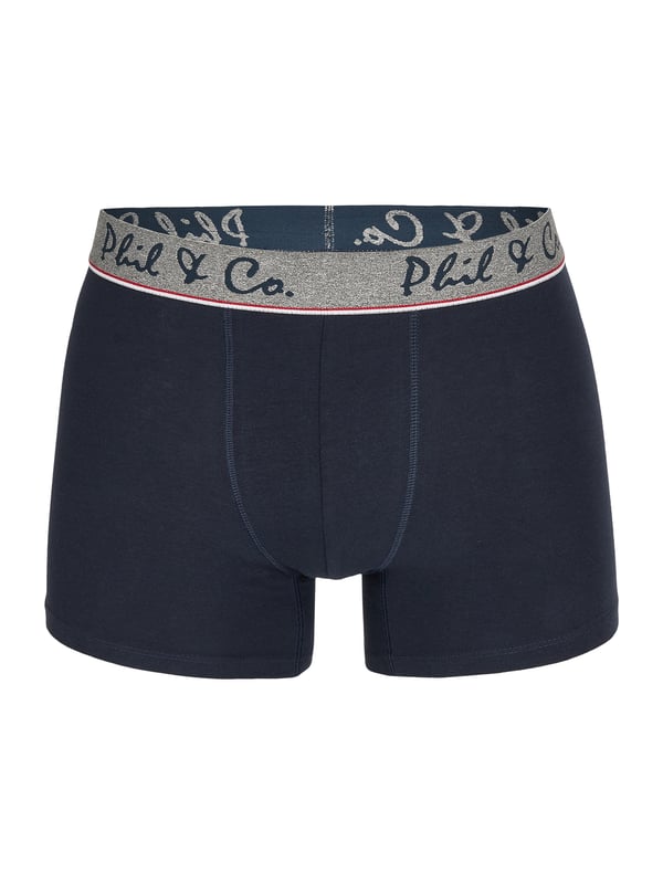 Calzoncillos en un paquete múltiple de Phil & Co.; ¡para todos aquellos a los que les gusta ir cómodos! Los conjuntos constan de tres calzoncillos retro en diferentes diseños. Los bañadores, diseñados con cariño, añaden variedad a tu armario. La mezcla de materiales de suave algodón y cómodas fibras elásticas garantiza el mantenimiento de la forma y la comodidad. Los calzoncillos no tienen costuras molestas en la zona del asiento. La cintura ancha en contraste da el toque final a los calzoncillos y garantiza que no se deslicen y permanezcan en su sitio, incluso bajo presión.