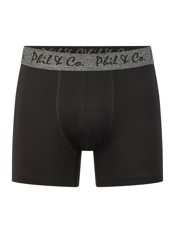 Calzoncillos en un paquete múltiple de Phil & Co.; ¡para todos aquellos a los que les gusta ir cómodos! Los conjuntos constan de tres calzoncillos retro en diferentes diseños. Los bañadores, diseñados con cariño, añaden variedad a tu armario. La mezcla de materiales de suave algodón y cómodas fibras elásticas garantiza el mantenimiento de la forma y la comodidad. Los calzoncillos no tienen costuras molestas en la zona del asiento. La cintura ancha en contraste da el toque final a los calzoncillos y garantiza que no se deslicen y permanezcan en su sitio, incluso bajo presión.