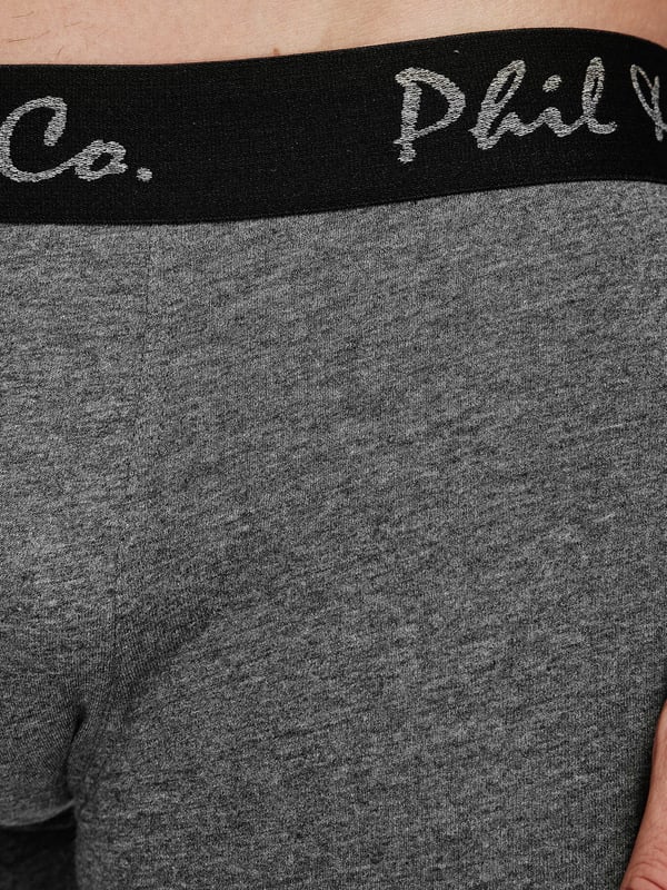 Calzoncillos bóxer para hombre en un asequible paquete múltiple de Phil & Co. Berlín. Pide hoy mismo tu nueva ropa interior favorita y convéncete de la imbatible relación calidad-precio de Phil & Co. Berlín. Los asequibles calzoncillos para hombre ofrecen una comodidad óptima. La agradable mezcla de algodón favorece la piel, garantiza el mantenimiento de la forma y una comodidad óptima. Los calzoncillos no tienen costuras molestas en la zona del asiento. La cintura ancha en contraste le da el toque final y garantiza que los calzoncillos no se deslicen y permanezcan donde deben estar, sin cortar. Para garantizar que nada rasque ni pique, Phil & Co. ha prescindido deliberadamente de las molestas etiquetas en sus calzoncillos y ha impreso en ellas las instrucciones de cuidado