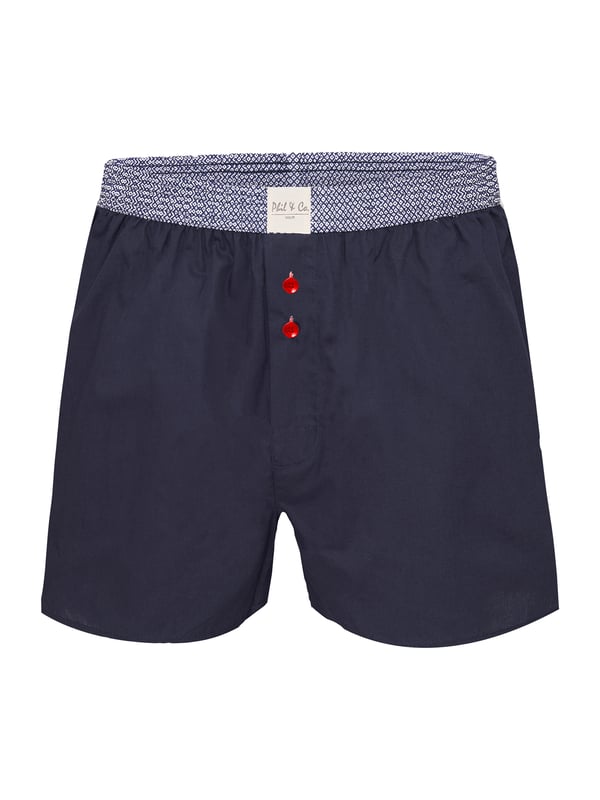 Bequeme Web-Boxershorts aus weich verarbeitetem Material. Die Shorts sind weit und locker geschnitten. Der sehr elastische, weiche Bund verursacht wenig Druck und sorgt für ein angenehmes Tragegefühl. Außerdem besitzen diese Unterhosen einen verdeckten und einfach geknöpften Eingriff sowie ein Label vorn am Bund.
