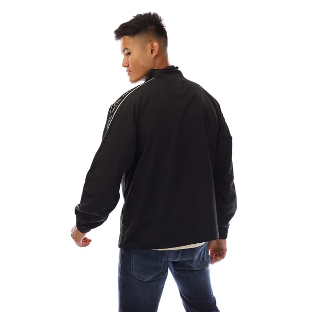 Mens Fred Perry Taped Sleeve Shell Jacket in black.- Stand-up collar.- Hal zip fastening.- Taped sleeve.- Embroidered logo on chest.- Elasticated cuffs and hem.- Slim fit.- Body: 100% Polyamide. Trim: 100% Polyester.- Ref: J4561102