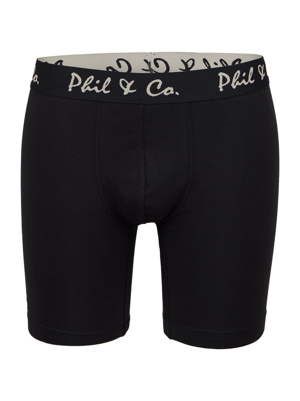 Ontdek onze retroshorts met lange pijpen voor heren in een praktische multi-pack van Phil & Co. Berlin. Bestel je nieuwe favoriete ondergoed vandaag nog en ervaar zelf de onverslaanbare prijs-kwaliteitverhouding waar Phil & Co. Berlin bekend om staat. Deze betaalbare herenslips bieden uitstekend comfort. De aangename katoenmix is zacht voor je huid, garandeert vormbehoud en biedt maximaal comfort. Deze shorts zijn vrij van irriterende naden bij het zitvlak. De brede contrasterende tailleband geeft de shorts een aantrekkelijke look en zorgt ervoor dat ze goed blijven zitten zonder in te snijden. Om krassen of jeuk te voorkomen, heeft Phil & Co. bewust afgezien van vervelende labels en de wasinstructies direct op de stof gedrukt.