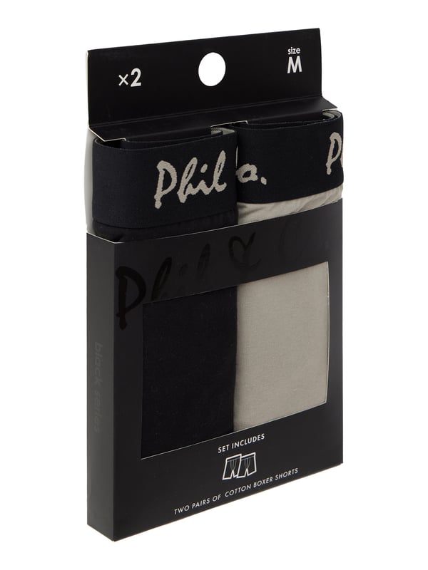 Ontdek onze retroshorts met lange pijpen voor heren in een praktische multi-pack van Phil & Co. Berlin. Bestel je nieuwe favoriete ondergoed vandaag nog en ervaar zelf de onverslaanbare prijs-kwaliteitverhouding waar Phil & Co. Berlin bekend om staat. Deze betaalbare herenslips bieden uitstekend comfort. De aangename katoenmix is zacht voor je huid, garandeert vormbehoud en biedt maximaal comfort. Deze shorts zijn vrij van irriterende naden bij het zitvlak. De brede contrasterende tailleband geeft de shorts een aantrekkelijke look en zorgt ervoor dat ze goed blijven zitten zonder in te snijden. Om krassen of jeuk te voorkomen, heeft Phil & Co. bewust afgezien van vervelende labels en de wasinstructies direct op de stof gedrukt.