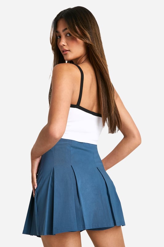 Stylish skort design combining shorts and skirt
        Flattering high-waisted fit
        Pleated front detail for added flair
        Smooth bengaline fabric for comfort
        Versatile piece for various casual occasions
    
    Embrace the best of both worlds with this chic skort from Boohoo. The clever design marries the comfort of shorts with the feminine appeal of a skirt, making it a must-have for your casual wardrobe. The high-waisted fit accentuates your silhouette, while the pleated front adds a touch of sophistication. Perfect for a range of casual events, from family gatherings to brunch with friends, this skort offers both style and practicality. Pair it with a cropped top and trainers for a trendy daytime look, or dress it up with a blouse and ballet flats for a more polished ensemble. The versatile nature of this piece ensures it will become a go-to favourite in your wardrobe, suitable for various settings and easily customised to suit your personal style.