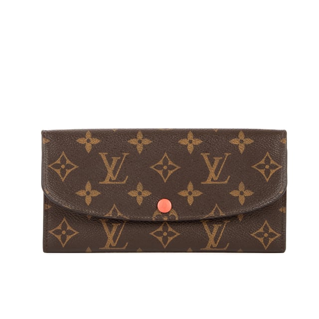 Louis Vuitton Accesorios Emilie  Cartera en Marrón/Naranja Lona recubierta y Latón dorado hardware. El producto esta en Perfectas Condiciones (AA).
  19x9.5x1.5 cm 
  Accesorios incluidos: None
  
  BrandCo Paris encuentra artículos raros y en las mejores condiciones a precios increíbles. ¡Vale la pena tener paciencia! Compra con confianza: todos los artículos de BrandCo Paris son seleccionados y autenticados cuidadosamente por nuestro equipo de expertos.
  Todos los artículos vienen con un certificado de autenticidad y un embalaje entregado por BrandCo Paris.
  Tabla de clasificación de la condición del artículo
  N (como nuevo)
  AA (perfecto estado)
  A (excelente estado)
  AB (muy buen estado)
  B (bueno/regular)