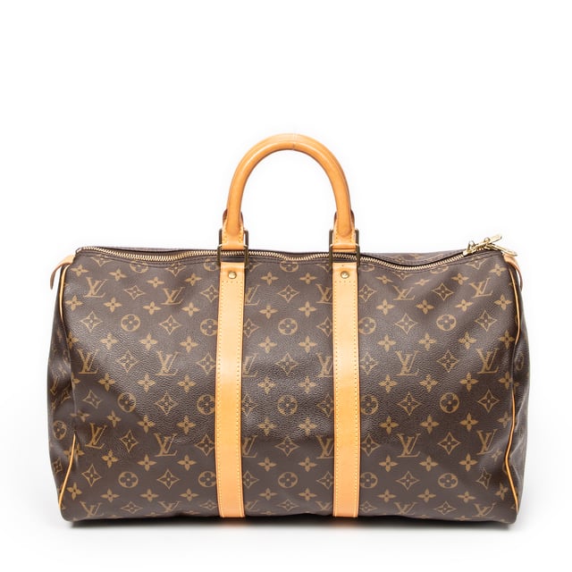Louis Vuitton Bolsas Keepall 45 Bolsa de viaje en Marrón Lona recubierta y Latón dorado hardware. El producto esta en Excelentes Condiciones (A).
  Dimensiones: 45x24x20 cm 
  Accesorios incluidos: None
  Notas de Exterior: Marcas de agua en vachetta
Notas de la correa/asa: Oscurecido
  BrandCo Paris encuentra artículos raros y en las mejores condiciones a precios increíbles. ¡Vale la pena tener paciencia! Compra con confianza: todos los artículos de BrandCo Paris son seleccionados y autenticados cuidadosamente por nuestro equipo de expertos.
  Todos los artículos vienen con un certificado de autenticidad y un embalaje entregado por BrandCo Paris.
  Tabla de clasificación de la condición del artículo
  N (como nuevo)
  AA (perfecto estado)
  A (excelente estado)
  AB (muy buen estado)
  B (bueno/regular)