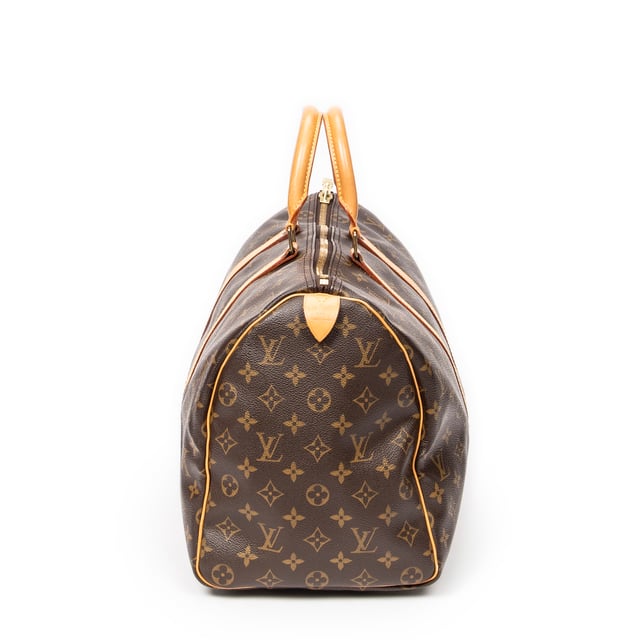 Louis Vuitton Bolsas Keepall 45 Bolsa de viaje en Marrón Lona recubierta y Latón dorado hardware. El producto esta en Excelentes Condiciones (A).
  Dimensiones: 45x24x20 cm 
  Accesorios incluidos: None
  Notas de Exterior: Marcas de agua en vachetta
Notas de la correa/asa: Oscurecido
  BrandCo Paris encuentra artículos raros y en las mejores condiciones a precios increíbles. ¡Vale la pena tener paciencia! Compra con confianza: todos los artículos de BrandCo Paris son seleccionados y autenticados cuidadosamente por nuestro equipo de expertos.
  Todos los artículos vienen con un certificado de autenticidad y un embalaje entregado por BrandCo Paris.
  Tabla de clasificación de la condición del artículo
  N (como nuevo)
  AA (perfecto estado)
  A (excelente estado)
  AB (muy buen estado)
  B (bueno/regular)