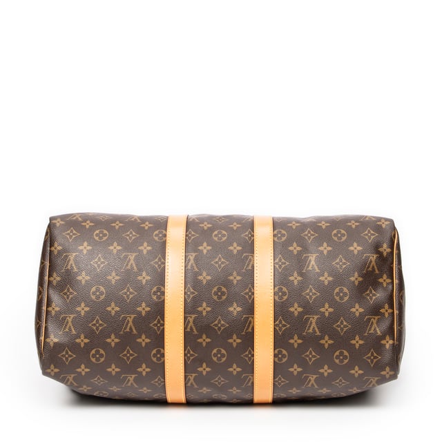Louis Vuitton Bolsas Keepall 45 Bolsa de viaje en Marrón Lona recubierta y Latón dorado hardware. El producto esta en Excelentes Condiciones (A).
  Dimensiones: 45x24x20 cm 
  Accesorios incluidos: None
  Notas de Exterior: Marcas de agua en vachetta
Notas de la correa/asa: Oscurecido
  BrandCo Paris encuentra artículos raros y en las mejores condiciones a precios increíbles. ¡Vale la pena tener paciencia! Compra con confianza: todos los artículos de BrandCo Paris son seleccionados y autenticados cuidadosamente por nuestro equipo de expertos.
  Todos los artículos vienen con un certificado de autenticidad y un embalaje entregado por BrandCo Paris.
  Tabla de clasificación de la condición del artículo
  N (como nuevo)
  AA (perfecto estado)
  A (excelente estado)
  AB (muy buen estado)
  B (bueno/regular)