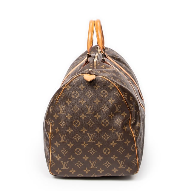 Louis Vuitton Bolsas Keepall 55 Bolsa de viaje en Marrón Lona recubierta y Latón dorado hardware. El producto esta en Muy Buenas Condiciones (AB).
  Dimensiones: 55x28x25 cm 
  Accesorios incluidos: None
  Notas de Exterior: Vachetta ligeramente oscurecida, Marcas de agua en vachetta
Notas de la correa/asa: Oscurecido
  BrandCo Paris encuentra artículos raros y en las mejores condiciones a precios increíbles. ¡Vale la pena tener paciencia! Compra con confianza: todos los artículos de BrandCo Paris son seleccionados y autenticados cuidadosamente por nuestro equipo de expertos.
  Todos los artículos vienen con un certificado de autenticidad y un embalaje entregado por BrandCo Paris.
  Tabla de clasificación de la condición del artículo
  N (como nuevo)
  AA (perfecto estado)
  A (excelente estado)
  AB (muy buen estado)
  B (bueno/regular)