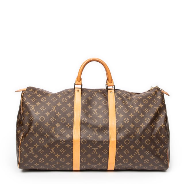 Louis Vuitton Bolsas Keepall 55 Bolsa de viaje en Marrón Lona recubierta y Latón dorado hardware. El producto esta en Muy Buenas Condiciones (AB).
  Dimensiones: 55x28x25 cm 
  Accesorios incluidos: None
  Notas de Exterior: Vachetta ligeramente oscurecida, Marcas de agua en vachetta
Notas de la correa/asa: Oscurecido
  BrandCo Paris encuentra artículos raros y en las mejores condiciones a precios increíbles. ¡Vale la pena tener paciencia! Compra con confianza: todos los artículos de BrandCo Paris son seleccionados y autenticados cuidadosamente por nuestro equipo de expertos.
  Todos los artículos vienen con un certificado de autenticidad y un embalaje entregado por BrandCo Paris.
  Tabla de clasificación de la condición del artículo
  N (como nuevo)
  AA (perfecto estado)
  A (excelente estado)
  AB (muy buen estado)
  B (bueno/regular)
