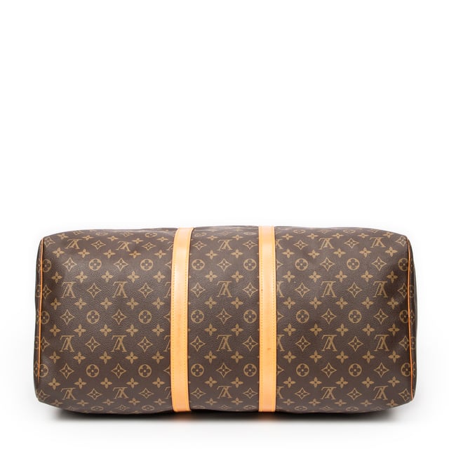 Louis Vuitton Bolsas Keepall 55 Bolsa de viaje en Marrón Lona recubierta y Latón dorado hardware. El producto esta en Muy Buenas Condiciones (AB).
  Dimensiones: 55x28x25 cm 
  Accesorios incluidos: None
  Notas de Exterior: Vachetta ligeramente oscurecida, Marcas de agua en vachetta
Notas de la correa/asa: Oscurecido
  BrandCo Paris encuentra artículos raros y en las mejores condiciones a precios increíbles. ¡Vale la pena tener paciencia! Compra con confianza: todos los artículos de BrandCo Paris son seleccionados y autenticados cuidadosamente por nuestro equipo de expertos.
  Todos los artículos vienen con un certificado de autenticidad y un embalaje entregado por BrandCo Paris.
  Tabla de clasificación de la condición del artículo
  N (como nuevo)
  AA (perfecto estado)
  A (excelente estado)
  AB (muy buen estado)
  B (bueno/regular)