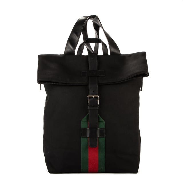 Gucci Tassen Sherry Line Backpack  Rugzak in de Zwart Doek in de Zilver  hardware. Het product is in In Perfecte Staat (AA).
  Afmetingen: 30x45x19 cm 
  Inclusief accessoires: None
  Opmerkingen over de hardware: Verkleurd
  BrandCo Paris vindt zeldzame artikelen in de beste staat voor ongelooflijke prijzen. Het is de moeite waard om geduldig te zijn! Koop met vertrouwen: alle artikelen van BrandCo Paris worden zorgvuldig geselecteerd en geverifieerd door ons team van experts.

  Alle artikelen worden geleverd met een certificaat van echtheid en verpakt door BrandCo Paris.

  Classificatietabel voor de conditie van het artikel:

  N (als nieuw)
  AA (perfecte staat)
  A (uitstekende staat)
  AB (zeer goede staat)
  B (goede/redelijke staat)