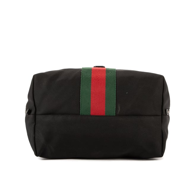 Gucci Tassen Sherry Line Backpack  Rugzak in de Zwart Doek in de Zilver  hardware. Het product is in In Perfecte Staat (AA).
  Afmetingen: 30x45x19 cm 
  Inclusief accessoires: None
  Opmerkingen over de hardware: Verkleurd
  BrandCo Paris vindt zeldzame artikelen in de beste staat voor ongelooflijke prijzen. Het is de moeite waard om geduldig te zijn! Koop met vertrouwen: alle artikelen van BrandCo Paris worden zorgvuldig geselecteerd en geverifieerd door ons team van experts.

  Alle artikelen worden geleverd met een certificaat van echtheid en verpakt door BrandCo Paris.

  Classificatietabel voor de conditie van het artikel:

  N (als nieuw)
  AA (perfecte staat)
  A (uitstekende staat)
  AB (zeer goede staat)
  B (goede/redelijke staat)