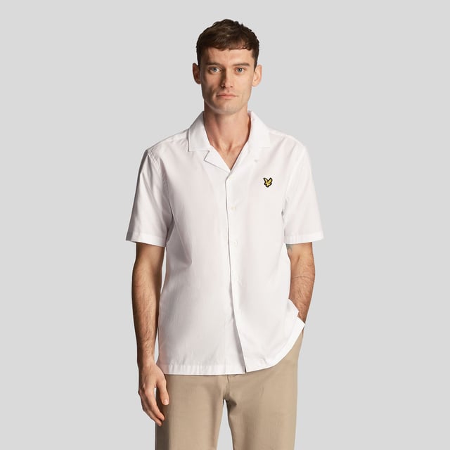 Classic collar.Short sleeves.Full button fastening.Lyle & Scott logo embroidered on the chest.Lightweight and soft texture.
