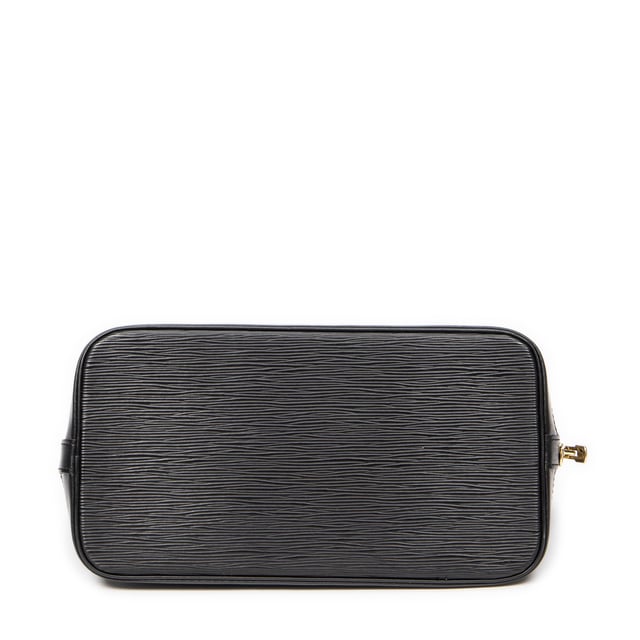 Louis Vuitton Alma PM en Negro Piel de becerro Louis Vuitton Bolsas Alma PM Bolso en Negro Piel de becerro y Latón dorado hardware. El producto esta en Excelentes Condiciones (A).
Dimensiones: 30x23x15 cm
Accesorios incluidos: None
Notas de Exterior: Ligeros arañazos en el cuero
BrandCo Paris encuentra artículos raros y en las mejores condiciones a precios increíbles. ¡Vale la pena tener paciencia! Compra con confianza: todos los artículos de BrandCo Paris son seleccionados y autenticados cuidadosamente por nuestro equipo de expertos.
Todos los artículos vienen con un certificado de autenticidad y un embalaje entregado por BrandCo Paris.
Tabla de clasificación de la condición del artículo
N (como nuevo)
AA (perfecto estado)
A (excelente estado)
AB (muy buen estado)
B (bueno/regular)