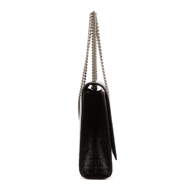 Yves Saint Laurent Bolsas Kate Large Bolso bandolera en Negro Piel de becerro y Plata hardware. El producto esta en Perfectas Condiciones (AA).
  Dimensiones: 25x15.5x5.5 cm 
  Accesorios incluidos: Dustbag
  
  BrandCo Paris encuentra artículos raros y en las mejores condiciones a precios increíbles. ¡Vale la pena tener paciencia! Compra con confianza: todos los artículos de BrandCo Paris son seleccionados y autenticados cuidadosamente por nuestro equipo de expertos.
  Todos los artículos vienen con un certificado de autenticidad y un embalaje entregado por BrandCo Paris.
  Tabla de clasificación de la condición del artículo
  N (como nuevo)
  AA (perfecto estado)
  A (excelente estado)
  AB (muy buen estado)
  B (bueno/regular)