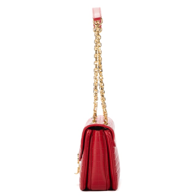 Celine Bolsas C bag  Bolso bandolera en Rojo Piel de becerro y Oro hardware. El producto esta en Perfectas Condiciones (AA).
  Dimensiones: 21x15x8 cm 
  Accesorios incluidos: None
  
  BrandCo Paris encuentra artículos raros y en las mejores condiciones a precios increíbles. ¡Vale la pena tener paciencia! Compra con confianza: todos los artículos de BrandCo Paris son seleccionados y autenticados cuidadosamente por nuestro equipo de expertos.
  Todos los artículos vienen con un certificado de autenticidad y un embalaje entregado por BrandCo Paris.
  Tabla de clasificación de la condición del artículo
  N (como nuevo)
  AA (perfecto estado)
  A (excelente estado)
  AB (muy buen estado)
  B (bueno/regular)