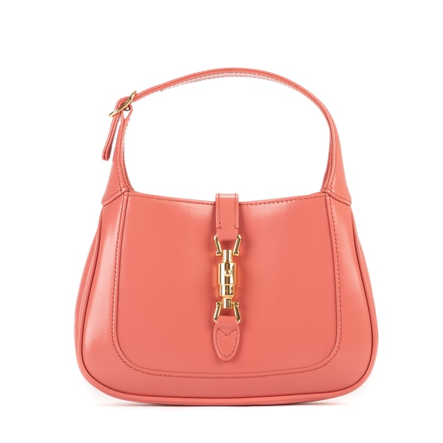 Mini Jackie 1961 Mini Schoudertas Gucci Tassen Mini Jackie 1961 Mini Schoudertas in de Roze Kalfsleer in de Goud hardware. Het product is in In Perfecte Staat (AA).
Afmetingen: 18.5x13x3 cm
Inclusief accessoires: Strap; Dustbag
Opmerkingen over de buitenkant: Zwarte vlek achter hardware
BrandCo Paris vindt zeldzame artikelen in de beste staat voor ongelooflijke prijzen. Het is de moeite waard om geduldig te zijn! Koop met vertrouwen: alle artikelen van BrandCo Paris worden zorgvuldig geselecteerd en geverifieerd door ons team van experts.
Alle artikelen worden geleverd met een certificaat van echtheid en verpakt door BrandCo Paris.
Classificatietabel voor de conditie van het artikel:
N (als nieuw)
AA (perfecte staat)
A (uitstekende staat)
AB (zeer goede staat)
B (goede/redelijke staat)