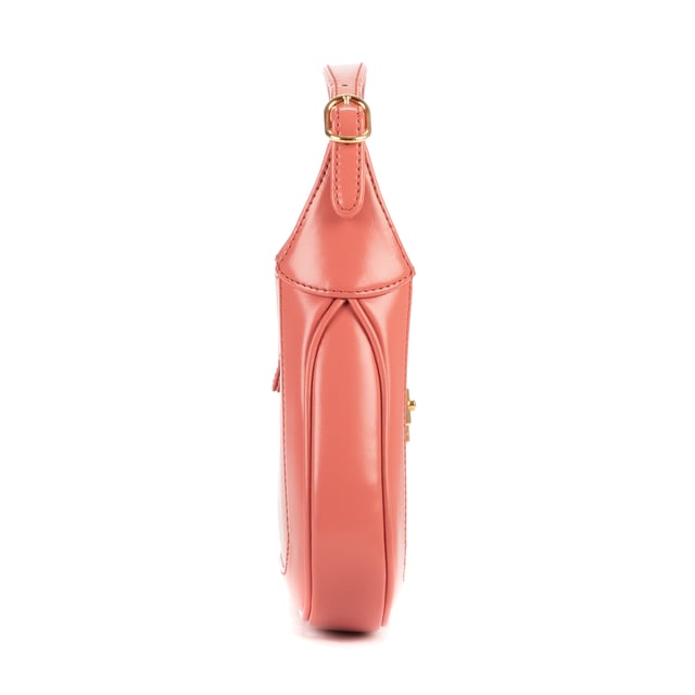 Mini Jackie 1961 Mini Schoudertas Gucci Tassen Mini Jackie 1961 Mini Schoudertas in de Roze Kalfsleer in de Goud hardware. Het product is in In Perfecte Staat (AA).
Afmetingen: 18.5x13x3 cm
Inclusief accessoires: Strap; Dustbag
Opmerkingen over de buitenkant: Zwarte vlek achter hardware
BrandCo Paris vindt zeldzame artikelen in de beste staat voor ongelooflijke prijzen. Het is de moeite waard om geduldig te zijn! Koop met vertrouwen: alle artikelen van BrandCo Paris worden zorgvuldig geselecteerd en geverifieerd door ons team van experts.
Alle artikelen worden geleverd met een certificaat van echtheid en verpakt door BrandCo Paris.
Classificatietabel voor de conditie van het artikel:
N (als nieuw)
AA (perfecte staat)
A (uitstekende staat)
AB (zeer goede staat)
B (goede/redelijke staat)