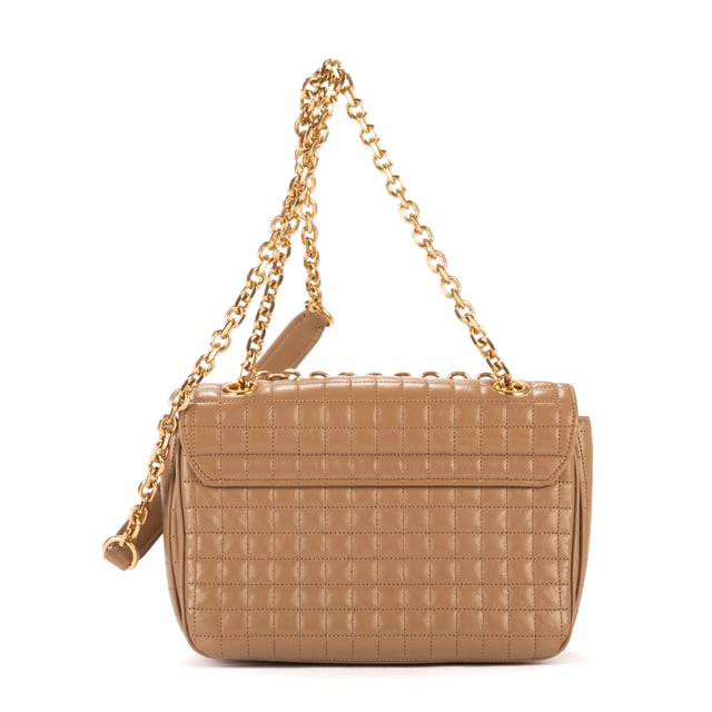 Celine Crossbody Flap en Marrón Piel de becerro Celine Bolsas Crossbody Flap Bolso bandolera en Marrón Piel de becerro y Oro hardware. El producto esta en Excelentes Condiciones (A).
Dimensiones: 21x15.5x8 cm
Accesorios incluidos: Dustbag
Notas de Exterior: Grietas ligeras
BrandCo Paris encuentra artículos raros y en las mejores condiciones a precios increíbles. ¡Vale la pena tener paciencia! Compra con confianza: todos los artículos de BrandCo Paris son seleccionados y autenticados cuidadosamente por nuestro equipo de expertos.
Todos los artículos vienen con un certificado de autenticidad y un embalaje entregado por BrandCo Paris.
Tabla de clasificación de la condición del artículo
N (como nuevo)
AA (perfecto estado)
A (excelente estado)
AB (muy buen estado)
B (bueno/regular)