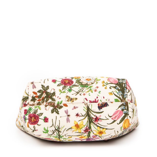 Gucci Bolsas Mini Floral Tote  Bolso en Marfil/Rosa Lienzo y Oro hardware. El producto esta en Excelentes Condiciones (A).
  Dimensiones: 22x18x11 cm 
  Accesorios incluidos: Charms
  Notas de Exterior: Ligeros rasguños en la llanta superior
Notas de la correa/asa: Mangos ligeramente desgastados
  BrandCo Paris encuentra artículos raros y en las mejores condiciones a precios increíbles. ¡Vale la pena tener paciencia! Compra con confianza: todos los artículos de BrandCo Paris son seleccionados y autenticados cuidadosamente por nuestro equipo de expertos.
  Todos los artículos vienen con un certificado de autenticidad y un embalaje entregado por BrandCo Paris.
  Tabla de clasificación de la condición del artículo
  N (como nuevo)
  AA (perfecto estado)
  A (excelente estado)
  AB (muy buen estado)
  B (bueno/regular)