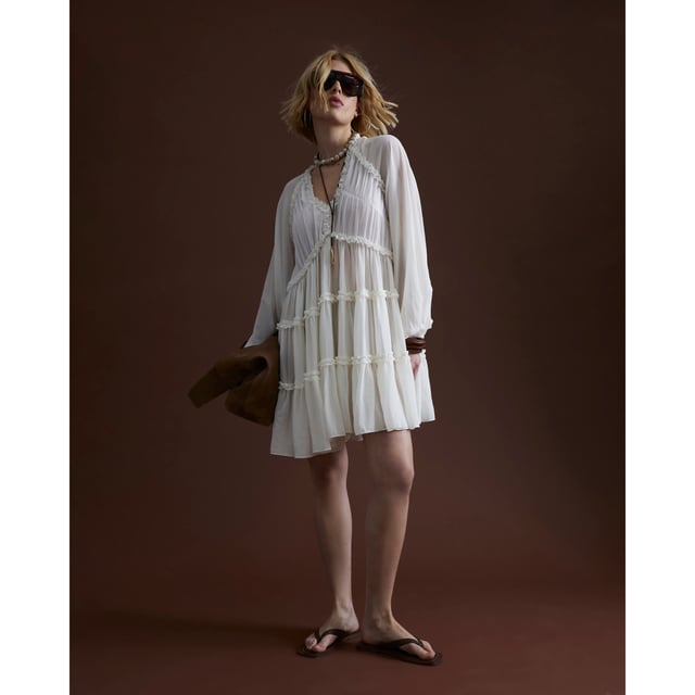 V-neck, Long sleeves, Ruffle detail, Mini lengthAbout the brandFASHION IS OUR DNARiver Island is an icon of the British high street. Inspired by the latest trends and our heritage style archives, we've been serving style and leading trends for over sixty years.We make fashion for real people with real lives, who want to look real good. Because life's a celebration - let's dress for it.