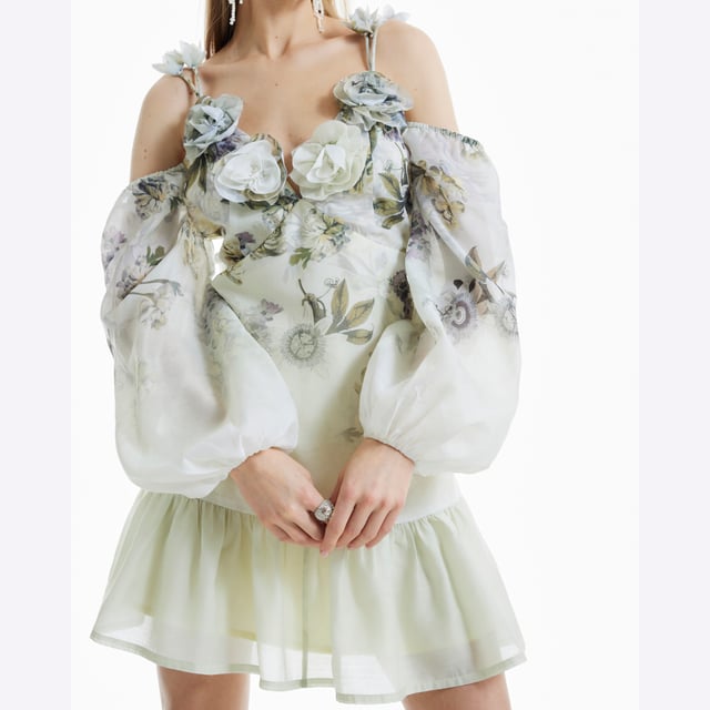 V-neck, Cold shoulder design, Long sleeves, 3D floral trimming, Floral print, Mini length, Ruffled hemAbout the brandFASHION IS OUR DNARiver Island is an icon of the British high street. Inspired by the latest trends and our heritage style archives, we've been serving style and leading trends for over sixty years.We make fashion for real people with real lives, who want to look real good. Because life's a celebration - let's dress for it.