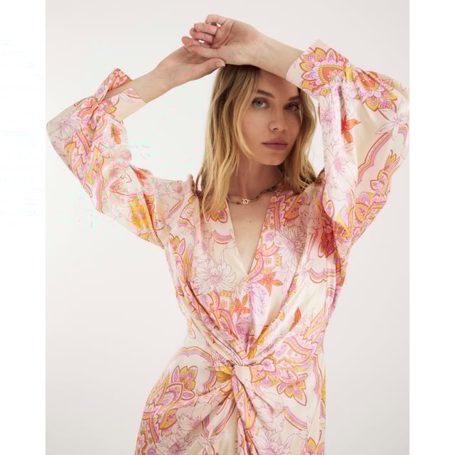Floral print, Satin fabric, V-neck, Long sleeves, Twist detail, Split hem, Maxi lengthAbout the brandFASHION IS OUR DNARiver Island is an icon of the British high street. Inspired by the latest trends and our heritage style archives, we've been serving style and leading trends for over sixty years.We make fashion for real people with real lives, who want to look real good. Because life's a celebration - let's dress for it.
