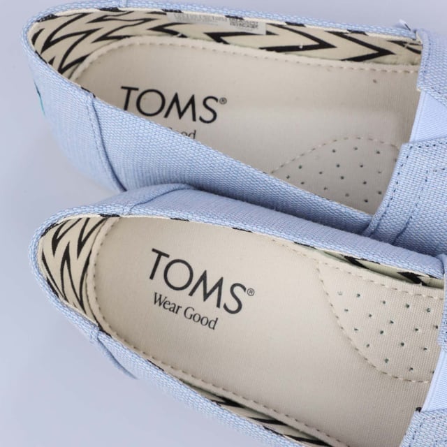 Textile upper  canvas footbed  TOMS signature CloudBound soles for extra comfort  breathability and traction removable and hand washable. OrthoLite Eco LT hybrid insole for lightweight cushioning  made with plant-derived and recycled materials. Elastic gore for easy fit