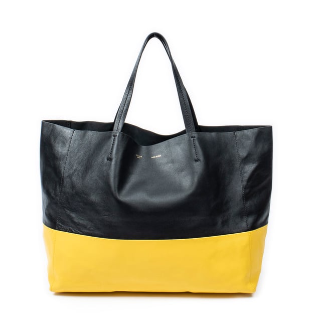 Celine Bolsas Bicolor Horizontal Cabas Tote  Bolso bandolera en Negro/Amarillo Piel de becerro y Oro hardware. El producto esta en Excelentes Condiciones (A).
  Dimensiones: 38x30x19 cm 
  Accesorios incluidos: Dustbag
  
  BrandCo Paris encuentra artículos raros y en las mejores condiciones a precios increíbles. ¡Vale la pena tener paciencia! Compra con confianza: todos los artículos de BrandCo Paris son seleccionados y autenticados cuidadosamente por nuestro equipo de expertos.
  Todos los artículos vienen con un certificado de autenticidad y un embalaje entregado por BrandCo Paris.
  Tabla de clasificación de la condición del artículo
  N (como nuevo)
  AA (perfecto estado)
  A (excelente estado)
  AB (muy buen estado)
  B (bueno/regular)