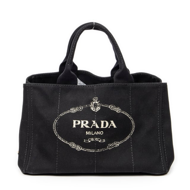 Prada Taschen Medium Canapa Tote  Umhängetasche und Schwarz Leinwand und Gold hardware. Das Produkt ist auf in ausgezeichnetem Zustand (A).
  Abmessungen: 34x23x22 cm 
  Zubehör inklusive: Strap
  Äußere Hinweise: Leicht verfärbte Leinwand
  BrandCo Paris hat seltene Artikel und die besten Konditionen zu unglaublichen Preisen vorgestellt. Geduld lohnt sich! Kaufen Sie mit Vertrauen: Alle Artikel von BrandCo Paris sind von unserem Expertenteam ausgewählt und authentisch.
  Alle Artikel enthalten ein Echtheitszertifikat und wurden von BrandCo Paris übernommen.
  Tabelle zur Klassifizierung des Artikelzustands
  N (wie neu)
  AA (perfekter Zustand)
  A (ausgezeichneter Zustand)
  AB (sehr guter Zustand)
  B (gut/mittelmäßig)