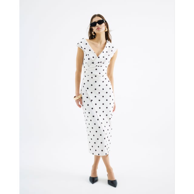 Asymmetrical lapel wrap design, Polka dot print, Short sleeves, Midi lengthAbout the brandFASHION IS OUR DNARiver Island is an icon of the British high street. Inspired by the latest trends and our heritage style archives, we've been serving style and leading trends for over sixty years.We make fashion for real people with real lives, who want to look real good. Because life's a celebration - let's dress for it.