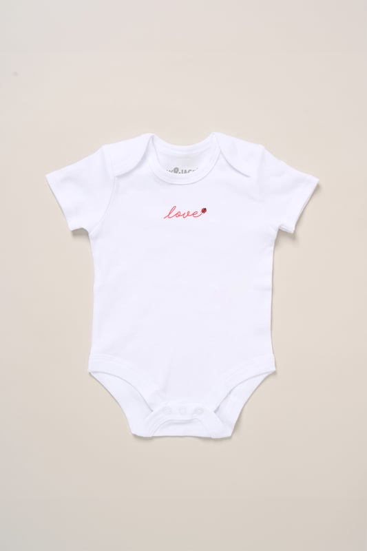 Surprise new parents with this adorable love heart printed five-Piece Hanging Gift Set from Lily and Jack. This thoughtful bundle features an all-over illustrated print, including a cosy all-in-one, coordinating bodysuit, bib, hat, and mitts. Crafted with care for style and comfort, each item ensures their baby stays snug and stylish for everyday wear or special occasions. Packaged elegantly in a mesh bag, it's the perfect way to celebrate the newest addition to their family.
