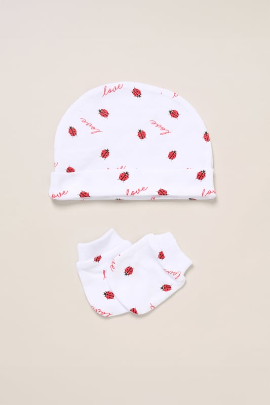 Surprise new parents with this adorable love heart printed five-Piece Hanging Gift Set from Lily and Jack. This thoughtful bundle features an all-over illustrated print, including a cosy all-in-one, coordinating bodysuit, bib, hat, and mitts. Crafted with care for style and comfort, each item ensures their baby stays snug and stylish for everyday wear or special occasions. Packaged elegantly in a mesh bag, it's the perfect way to celebrate the newest addition to their family.