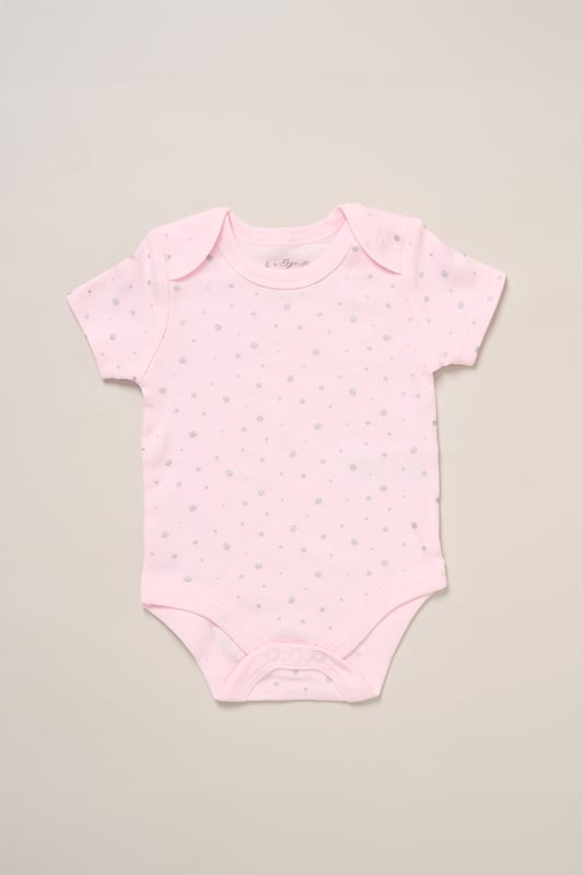 Surprise new parents with the printed 5-Piece baby gift Set from Rock A Bye Baby Boutique. This thoughtful bundle includes a cosy matching all-in-one, bodysuit, bib, hat, and mitts for essential wardrobe pieces. Crafted from 100% cotton, each item ensures their baby stays stylish and snug, perfect for everyday wear or special occasions. Packaged elegantly in a mesh bag.