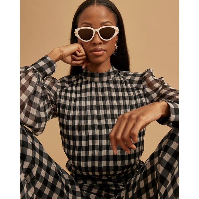 Round neck, Long sleeves, Gingham print, Cropped fitAbout the brandFASHION IS OUR DNARiver Island is an icon of the British high street. Inspired by the latest trends and our heritage style archives, we've been serving style and leading trends for over sixty years.We make fashion for real people with real lives, who want to look real good. Because life's a celebration - let's dress for it.