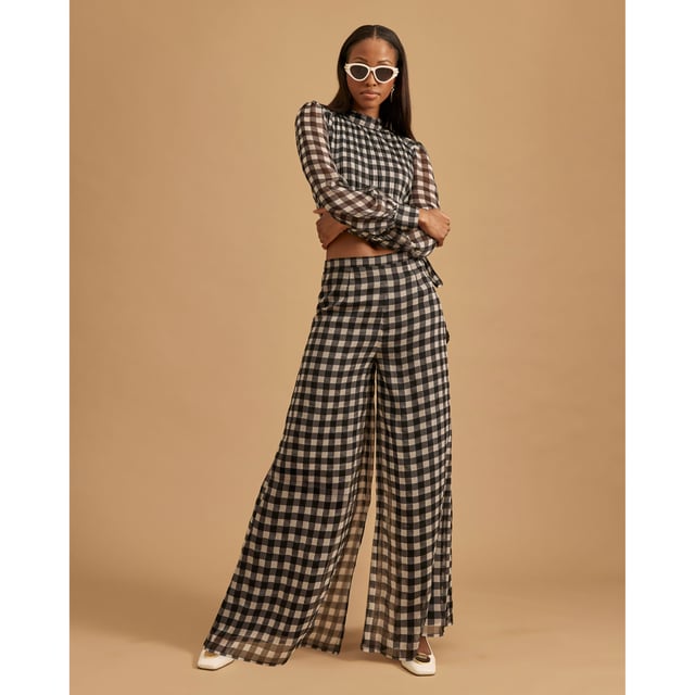 Round neck, Long sleeves, Gingham print, Cropped fitAbout the brandFASHION IS OUR DNARiver Island is an icon of the British high street. Inspired by the latest trends and our heritage style archives, we've been serving style and leading trends for over sixty years.We make fashion for real people with real lives, who want to look real good. Because life's a celebration - let's dress for it.