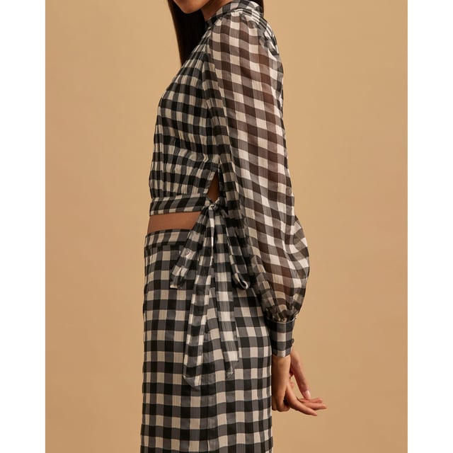 Round neck, Long sleeves, Gingham print, Cropped fitAbout the brandFASHION IS OUR DNARiver Island is an icon of the British high street. Inspired by the latest trends and our heritage style archives, we've been serving style and leading trends for over sixty years.We make fashion for real people with real lives, who want to look real good. Because life's a celebration - let's dress for it.