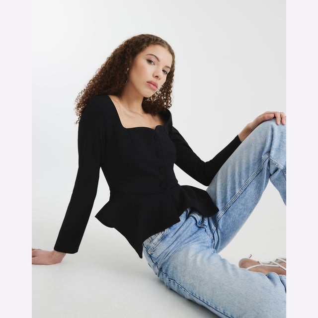 River Island Womens Black Long Sleeve Peplum Sweetheart Top Sweetheart neckline, Long sleeves, Button detail, Peplum hemAbout the brandFASHION IS OUR DNARiver Island is an icon of the British high street. Inspired by the latest trends and our heritage style archives, we've been serving style and leading trends for over sixty years.We make fashion for real people with real lives, who want to look real good. Because life's a celebration - let's dress for it.