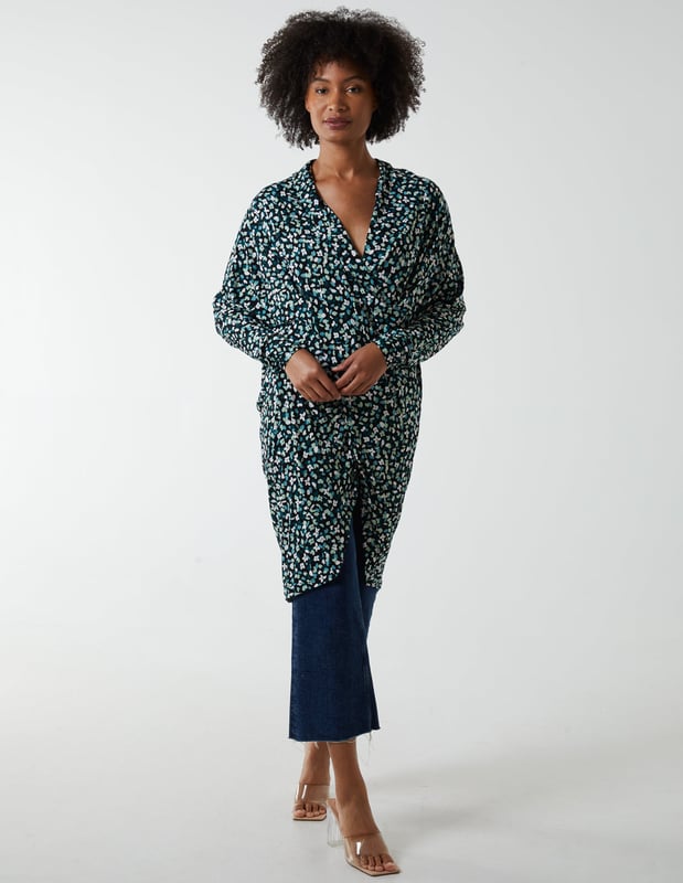 Find your comfort zone with the Draped Dip Hem Top. With its mid length and high neck, match this top with black skinny jeans and high knee boots for the perfect look when going on a city break. 
