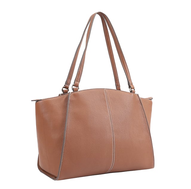 This uniquely shaped leather tote bag combines elegance with practicality, featuring a spacious central compartment secured by a top zip, perfect for work or casual outings. It offers convenient organization with external slip pockets on both sides, an internal zip pocket, and an additional slip pocket inside. Designed for comfort, the long shoulder handles make it easy to carry all day, while the clean silhouette is elevated by a sleek metal logo pin for a touch of refined style. D:18cm W:42.5cm H:27.5