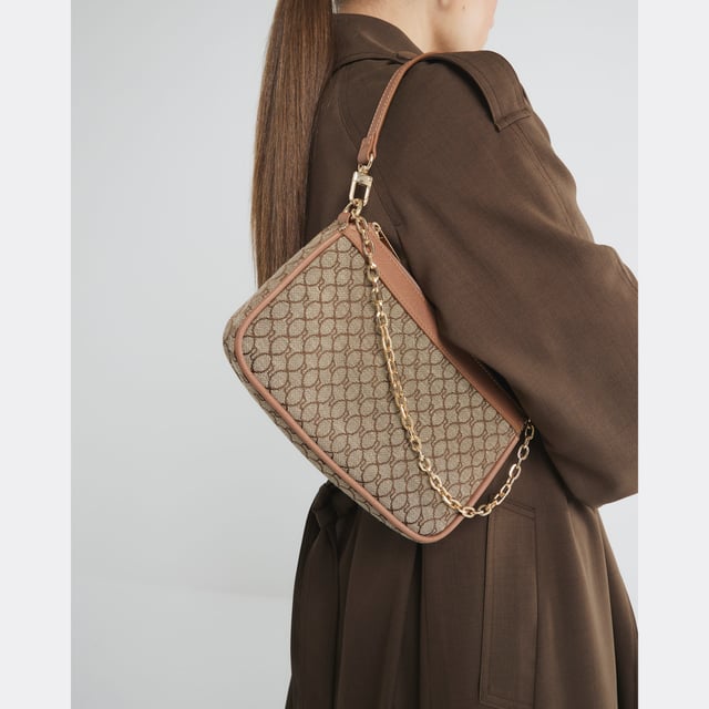 Jacquard fabric, RI monogram print, Grab handle, Adjustable strap, Zip fastening, Handle length: 22cm, Bag dimensions: H: 15.5cm x D: 4.5cm x W: 24cmAbout the brandFASHION IS OUR DNARiver Island is an icon of the British high street. Inspired by the latest trends and our heritage style archives, we've been serving style and leading trends for over sixty years.We make fashion for real people with real lives, who want to look real good. Because life's a celebration - let's dress for it.