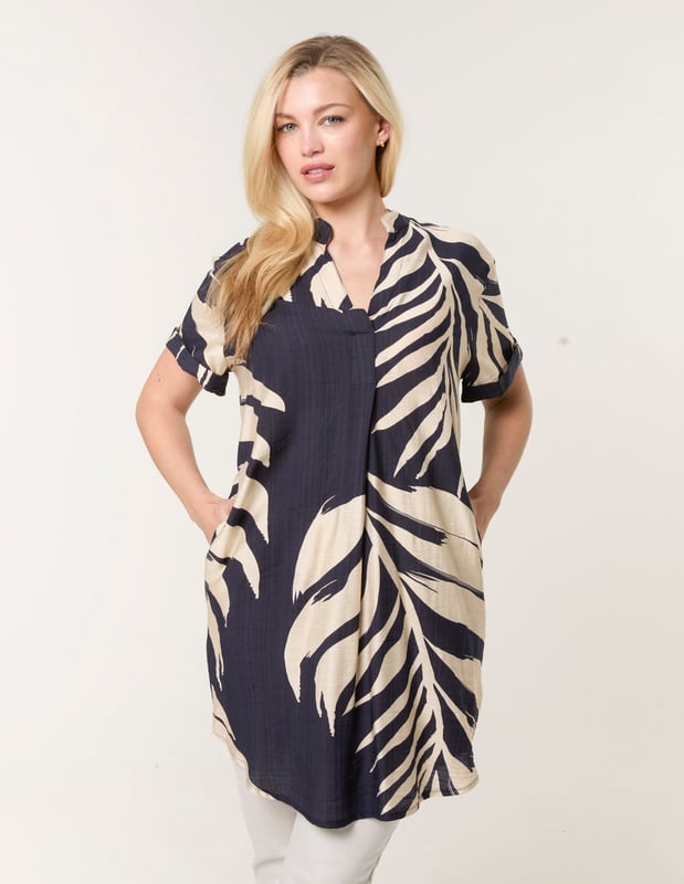 It's time you add a tropical feel to your wardrobe, it's Summer after all! This oversized tunic top will be your new go-to for the perfect trendy everyday option!