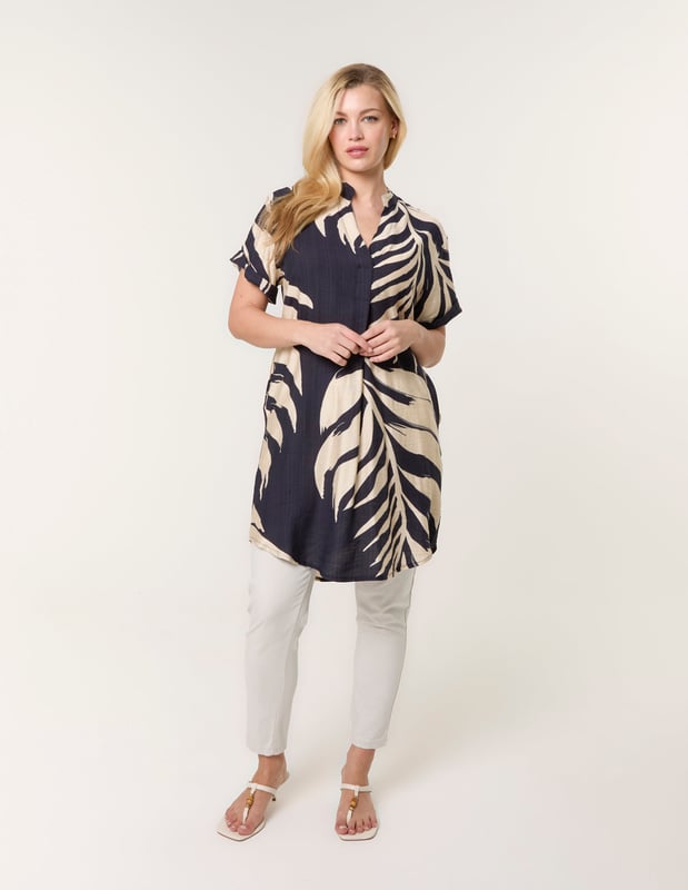 It's time you add a tropical feel to your wardrobe, it's Summer after all! This oversized tunic top will be your new go-to for the perfect trendy everyday option!