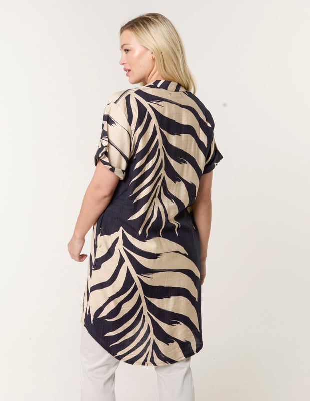 It's time you add a tropical feel to your wardrobe, it's Summer after all! This oversized tunic top will be your new go-to for the perfect trendy everyday option!