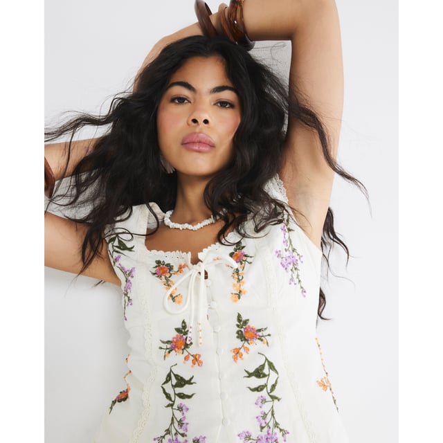 V-neck, Short sleeves, Button fastening, Tie detail, Floral embroidery, Lace trimAbout the brandFASHION IS OUR DNARiver Island is an icon of the British high street. Inspired by the latest trends and our heritage style archives, we've been serving style and leading trends for over sixty years.We make fashion for real people with real lives, who want to look real good. Because life's a celebration - let's dress for it.