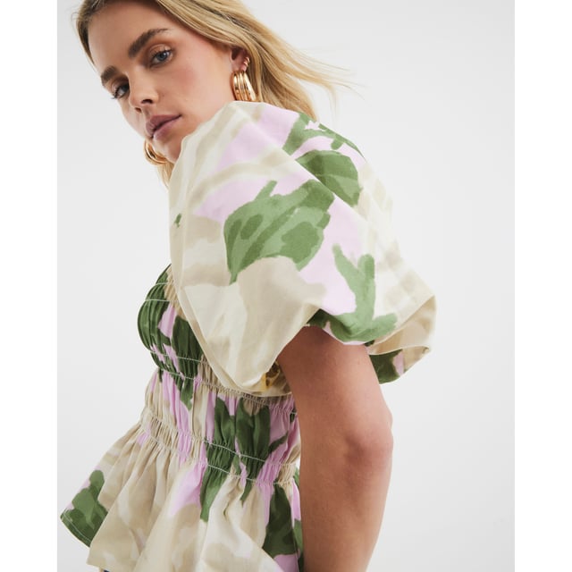 River Island Womens Petite Puff Sleeve Floral Shirred Top Petite collection, Floral print, Square neckline, Puff sleeves, Shirred detailAbout the brandFASHION IS OUR DNARiver Island is an icon of the British high street. Inspired by the latest trends and our heritage style archives, we've been serving style and leading trends for over sixty years.We make fashion for real people with real lives, who want to look real good. Because life's a celebration - let's dress for it.
