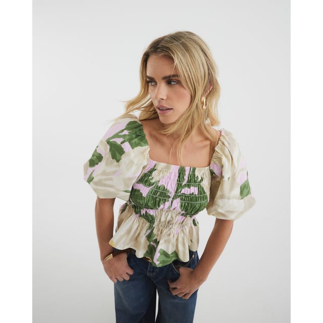 River Island Womens Petite Puff Sleeve Floral Shirred Top Petite collection, Floral print, Square neckline, Puff sleeves, Shirred detailAbout the brandFASHION IS OUR DNARiver Island is an icon of the British high street. Inspired by the latest trends and our heritage style archives, we've been serving style and leading trends for over sixty years.We make fashion for real people with real lives, who want to look real good. Because life's a celebration - let's dress for it.