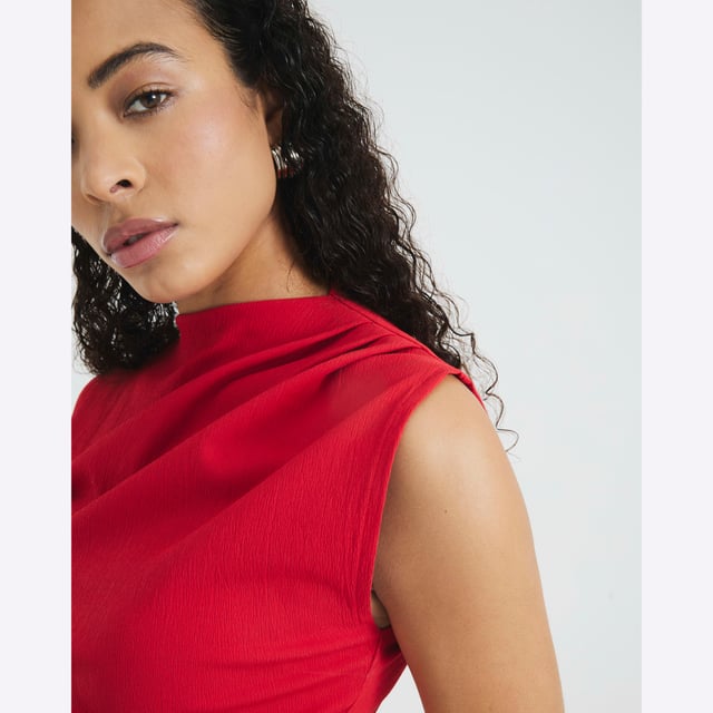 High neck, Short sleeves, Drape detailAbout the brandFASHION IS OUR DNARiver Island is an icon of the British high street. Inspired by the latest trends and our heritage style archives, we've been serving style and leading trends for over sixty years.We make fashion for real people with real lives, who want to look real good. Because life's a celebration - let's dress for it.